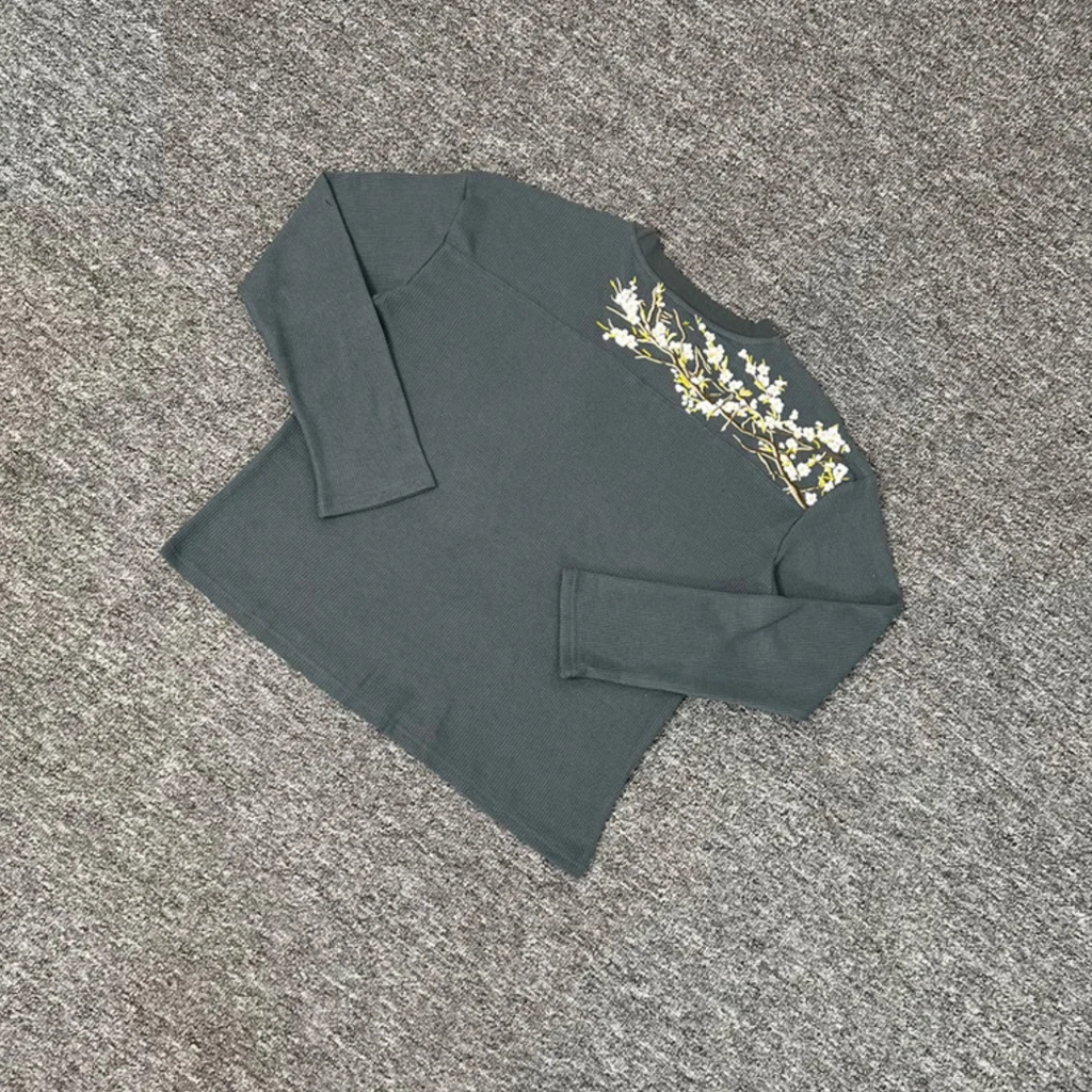 Embroidered Waffle Longsleeve 'Blossom' Grey